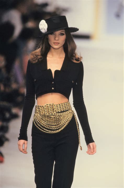 90s chanel clothing|90s model catwalk scenes.